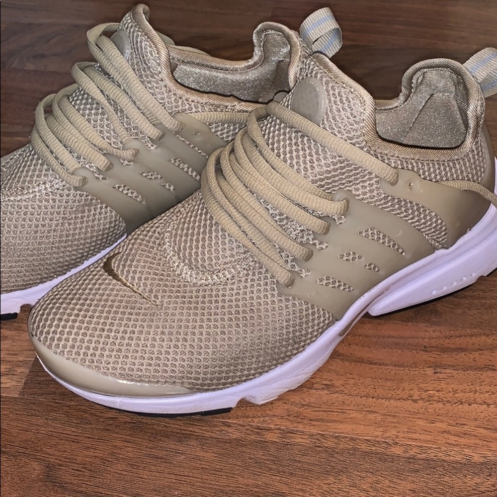 Women’s Nike Air Prestos Sneakers Size 7 Women’s!!